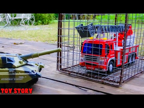 Toy Story: Xe Tăng Chiến Đấu Giải Cứu Xe Ôtô Khỏi Xe Cẩu Xấu Xa | Đồ Chơi Trẻ Em Tiếng Việt