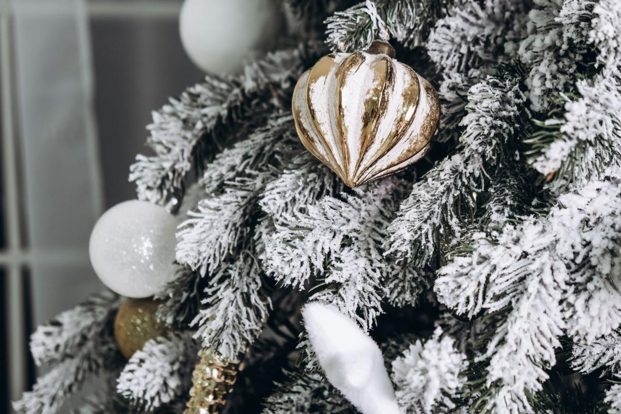 The Ultimate Diy Guide To Professional Christmas Tree Flocking